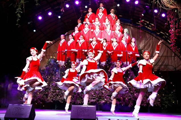 Uma das apresentações mais icônicas do Natal Luz de Gramado é a Árvore Cantante - um coral formado por 28 vozes de jovens e adultos Uma das apresentações mais icônicas do Natal Luz de Gramado é a Árvore Cantante - um coral formado por 28 vozes de jovens e adultos