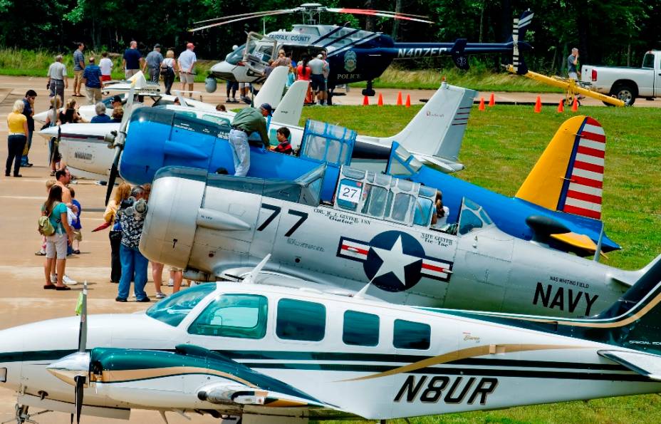 O National Air and Space Museum de Chantilly, VA, oferece programas regulares para crianças