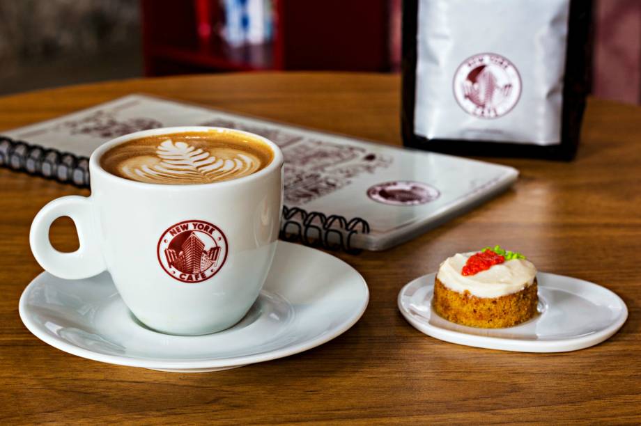 <strong>New York Café</strong>: 1 Mocha médio (225ml) feito com chocolate belga Callebaut e leite artesanal de castanhas do Pará + 1 Carrot Cake (R$12,00) <strong>New York Café</strong>: 1 Mocha médio (225ml) feito com chocolate belga Callebaut e leite artesanal de castanhas do Pará + 1 Carrot Cake (R$12,00)