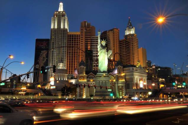 Hotel New York New York, com seus ícones da cidade que nunca dorme na fachada. Hotel New York New York, com seus ícones da cidade que nunca dorme na fachada.