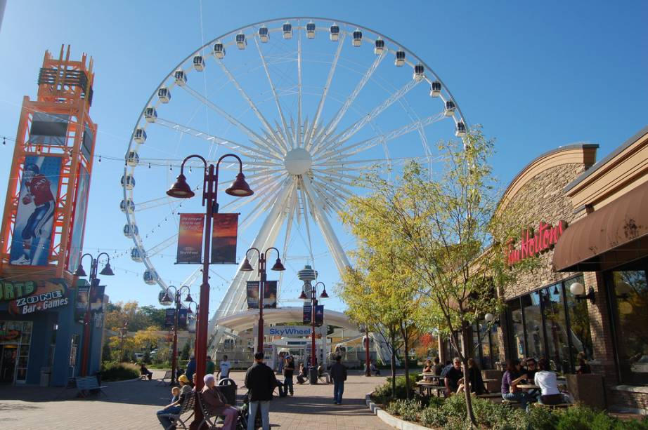 Localizada na região das Cataratas do Niágara, em Clifton Hill, Ontário, esta roda-gigante é a maior do <a href="https://viajeaqui.abril.com.br/paises/canada" target="_self">Canadá</a>, com 53 metros de altura, e a que proporciona a melhor vista. Do alto, é possível admirar o horizonte e ver marcos como as Cataratas Canadenses (Horseshoe Falls), as Cataratas Americanas, o Rio Niágara, o Parque Niágara e muito mais. Acabou virando moda aproveitar a altura para tirar as melhores fotos da viagem. E já que suas gôndolas contam com ar-condicionado e aquecedor, o passeio torna-se agradável em qualquer época do ano