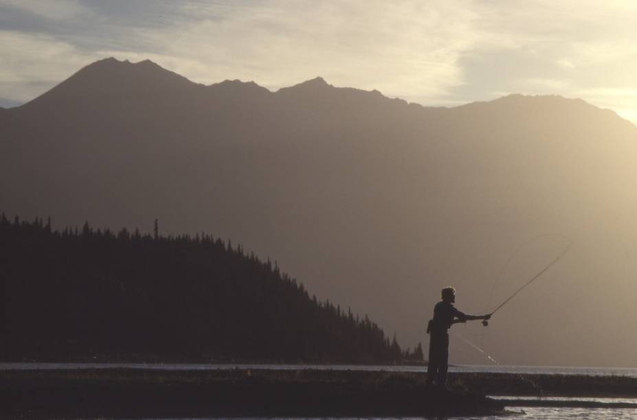 Fly fishing no Kluane National Park, Yukon Fly fishing no Kluane National Park, Yukon
