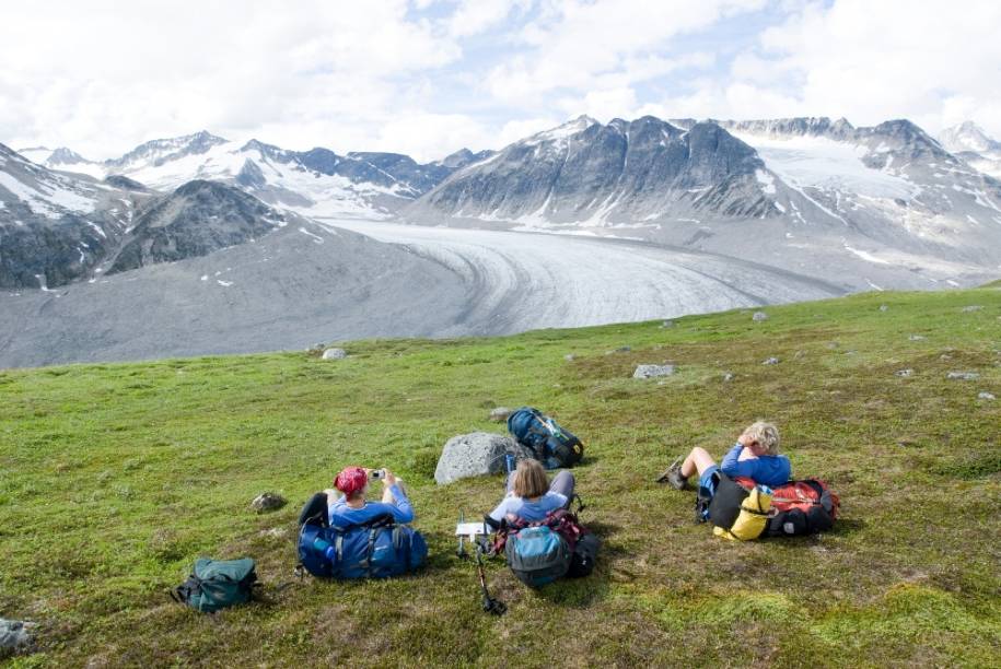 Chuck Creek Trail próximo à geleira Samuel Glacier, no Tatshenshini-Alsek Provincial Park Chuck Creek Trail próximo à geleira Samuel Glacier, no Tatshenshini-Alsek Provincial Park