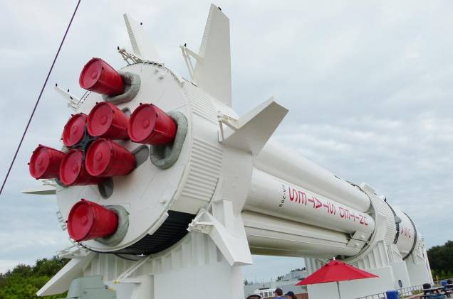 Foguetes espaciais que fizeram história estão expostos no "Rocket Garden" Foguetes espaciais que fizeram história estão expostos no "Rocket Garden"