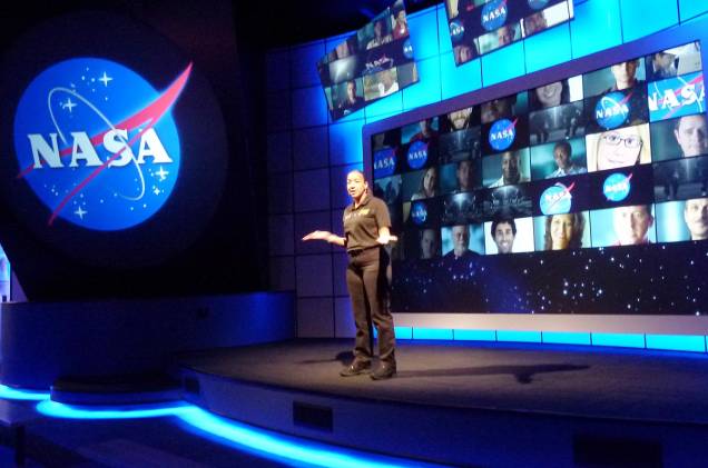 A área "Journey To Mars: Explorers Wanted" é perfeita para quem quer botar em prática o sonho de viajar para fora da Terra: nela, há vídeos, exposições e informações sobre engenharia espacial e o futuro da exploração do espaço - com foco no planeta Marte A área "Journey To Mars: Explorers Wanted" é perfeita para quem quer botar em prática o sonho de viajar para fora da Terra: nela, há vídeos, exposições e informações sobre engenharia espacial e o futuro da exploração do espaço - com foco no planeta Marte