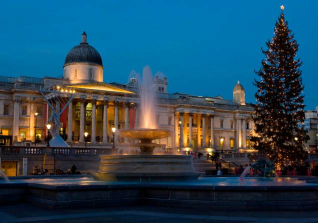 Fachada da National Gallery a partir da Trafalgar Square Fachada da National Gallery a partir da Trafalgar Square