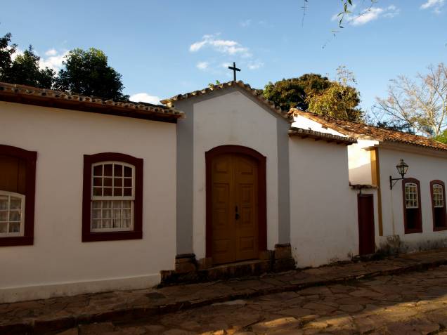 Procissões da via sacra são comuns em boa parte das cidades históricas brasileiras, tradição vinda de nossas raízes católicas. Em Tiradentes, Minas Gerais, as capelas das estações praticamente confundem-se com o bem preservado casario Procissões da via sacra são comuns em boa parte das cidades históricas brasileiras, tradição vinda de nossas raízes católicas. Em Tiradentes, Minas Gerais, as capelas das estações praticamente confundem-se com o bem preservado casario