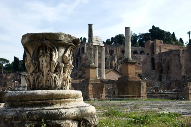 <strong>9: Palatino: </strong>O <a href="https://viajeaqui.abril.com.br/estabelecimentos/italia-roma-atracao-palatino" target="_self"><strong>Palatino </strong></a>guarda as ruínas dos palácios dos imperadores Augusto, Tibério e Domiciano. Segundo a lenda, foi ali que os gêmeos Rômulo e Remo, fundadores de Roma, foram criados por uma loba <strong>9: Palatino: </strong>O <a href="https://viajeaqui.abril.com.br/estabelecimentos/italia-roma-atracao-palatino" target="_self"><strong>Palatino </strong></a>guarda as ruínas dos palácios dos imperadores Augusto, Tibério e Domiciano. Segundo a lenda, foi ali que os gêmeos Rômulo e Remo, fundadores de Roma, foram criados por uma loba