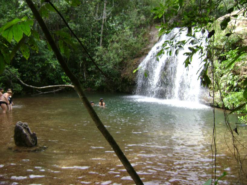 Os cânions Itaimbezinho e Fortaleza são os mais procurados e imperdíveis na região. Além dos cânions, os turistas também procuram (e encontram) belas cachoeiras. <a href="https://www.booking.com/searchresults.pt-br.html?aid=332455&lang=pt-br&sid=eedbe6de09e709d664615ac6f1b39a5d&sb=1&src=searchresults&src_elem=sb&error_url=https%3A%2F%2Fwww.booking.com%2Fsearchresults.pt-br.html%3Faid%3D332455%3Bsid%3Deedbe6de09e709d664615ac6f1b39a5d%3Bcity%3D-677399%3Bclass_interval%3D1%3Bdest_id%3D-654655%3Bdest_type%3Dcity%3Bdtdisc%3D0%3Bfrom_sf%3D1%3Bgroup_adults%3D2%3Bgroup_children%3D0%3Binac%3D0%3Bindex_postcard%3D0%3Blabel_click%3Dundef%3Bno_rooms%3D1%3Boffset%3D0%3Bpostcard%3D0%3Braw_dest_type%3Dcity%3Broom1%3DA%252CA%3Bsb_price_type%3Dtotal%3Bsearch_selected%3D1%3Bsrc%3Dsearchresults%3Bsrc_elem%3Dsb%3Bss%3DVisconde%2520de%2520Mau%25C3%25A1%252C%2520%25E2%2580%258BRio%2520de%2520Janeiro%252C%2520%25E2%2580%258BBrasil%3Bss_all%3D0%3Bss_raw%3DVisconde%2520de%2520Mau%25C3%25A1%3Bssb%3Dempty%3Bsshis%3D0%3Bssne_untouched%3DUbatuba%26%3B&ss=Cambar%C3%A1%2C+%E2%80%8BRio+Grande+do+Sul%2C+%E2%80%8BBrasil&ssne=Visconde+de+Mau%C3%A1&ssne_untouched=Visconde+de+Mau%C3%A1&city=-654655&checkin_monthday=&checkin_month=&checkin_year=&checkout_monthday=&checkout_month=&checkout_year=&no_rooms=1&group_adults=2&group_children=0&highlighted_hotels=&from_sf=1&ss_raw=Cambar%C3%A1+do+Sul+&ac_position=0&ac_langcode=xb&dest_id=-633693&dest_type=city&search_pageview_id=91cd736153fd0035&search_selected=true&search_pageview_id=91cd736153fd0035&ac_suggestion_list_length=5&ac_suggestion_theme_list_length=0" target="_blank" rel="noopener"><em>Busque hospedagens em Cambará do Sul </em></a>