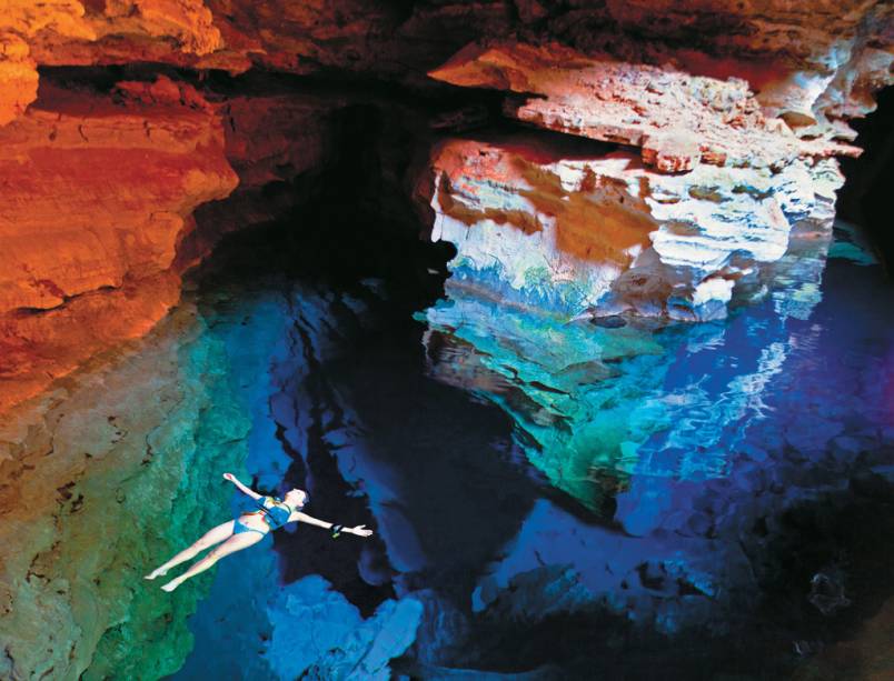 <strong>Parque Nacional da Chapada Diamantina (BA) </strong>Dezenas de trilhas, grutas e cachoeiras. O Parque Nacional da <a href="https://viajeaqui.abril.com.br/cidades/br-ba-chapada-diamantina">Chapada Diamantina</a> é a Disney do turismo de aventura. Há cinco locais que servem como porta de entrada para a chapada, sendo que o mais bem estruturado é Lençóis, que tem um aeroporto. Nenhum deve deixar de contemplar a <a href="https://viajeaqui.abril.com.br/cidades/br-ba-chapada-diamantina/fotos#7">Cachoeira da Fumaça</a>, de 380 metros de altura. Quem tiver fôlego pode encarar uma <a href="https://viajeaqui.abril.com.br/materias/vale-do-pati-chapada-diamantina-trekking-bahia">travessia do Vale do Paty</a>, que leva cinco dias, com pernoites em casa de nativos