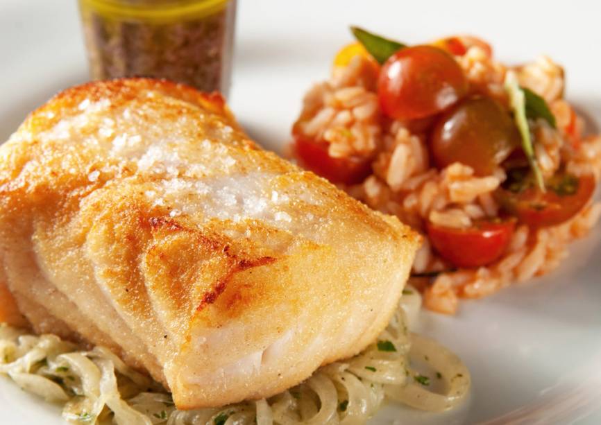 <a href="https://viajeaqui.abril.com.br/estabelecimentos/br-rj-rio-de-janeiro-restaurante-market-ipanema" rel="Market Ipanema (Rio de Janeiro)"><strong>Market Ipanema</strong></a><strong> (Rio de Janeiro)</strong><br /> <br /> A chef Carolina Figueiredo vai preparar o <strong>bacalhau fresco<em> </em>com risoto integral de tomatinho cereja</strong> (<em>foto</em>) (R$ 54) especialmente para a Semana Santa. Para finalizar, a sugestão é a sobremesa de <strong>torta de brigadeiro</strong>, com frutas vermelhas e sorvete de creme (R$ 14) <a href="https://viajeaqui.abril.com.br/estabelecimentos/br-rj-rio-de-janeiro-restaurante-market-ipanema" rel="Market Ipanema (Rio de Janeiro)"><strong>Market Ipanema</strong></a><strong> (Rio de Janeiro)</strong><br /> <br /> A chef Carolina Figueiredo vai preparar o <strong>bacalhau fresco<em> </em>com risoto integral de tomatinho cereja</strong> (<em>foto</em>) (R$ 54) especialmente para a Semana Santa. Para finalizar, a sugestão é a sobremesa de <strong>torta de brigadeiro</strong>, com frutas vermelhas e sorvete de creme (R$ 14)