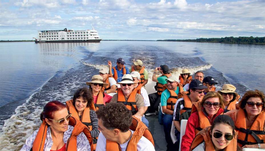 A turma saindo para um dos passeios A turma saindo para um dos passeios