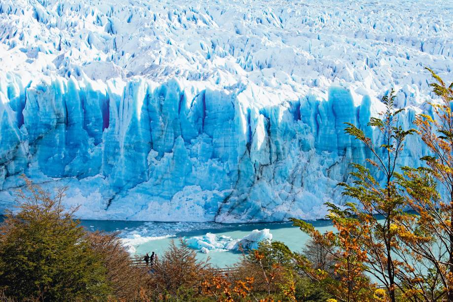 Partindo de <a href="https://viajeaqui.abril.com.br/cidades/ar-el-calafate" rel="El Calafate" target="_blank">El Calafate</a>, é possível optar por diversas opções de passeios pela região das geleiras de <strong>Perito Moreno</strong>. Essa é, inclusive, a geleira mais famosa da região da Patagônia argentina graças à facilidade de acesso, feito a partir de passarelas