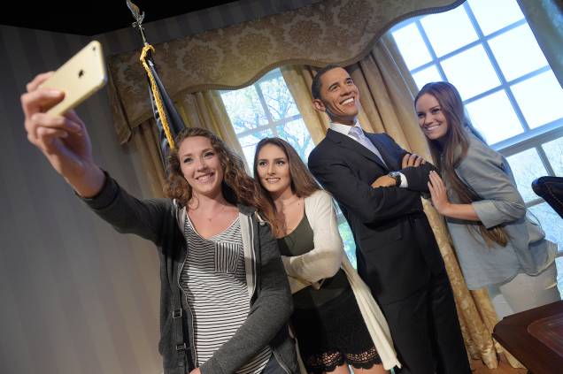 <strong>Para fotografar: Madame Tussauds </strong> O museu de cera mais famoso do mundo é relativamente novo em Orlando. Inaugurado em 2014, as estátuas estão atualizadíssimas, basta uma voltinha e você já se depara com réplicas quase idênticas de estrelas como Selena Gomez, Steve Jobs, Marilyn Monroe, Madonna, Jimy Fallon... As selfies estão liberadas! <strong>Para fotografar: Madame Tussauds </strong> O museu de cera mais famoso do mundo é relativamente novo em Orlando. Inaugurado em 2014, as estátuas estão atualizadíssimas, basta uma voltinha e você já se depara com réplicas quase idênticas de estrelas como Selena Gomez, Steve Jobs, Marilyn Monroe, Madonna, Jimy Fallon... As selfies estão liberadas!