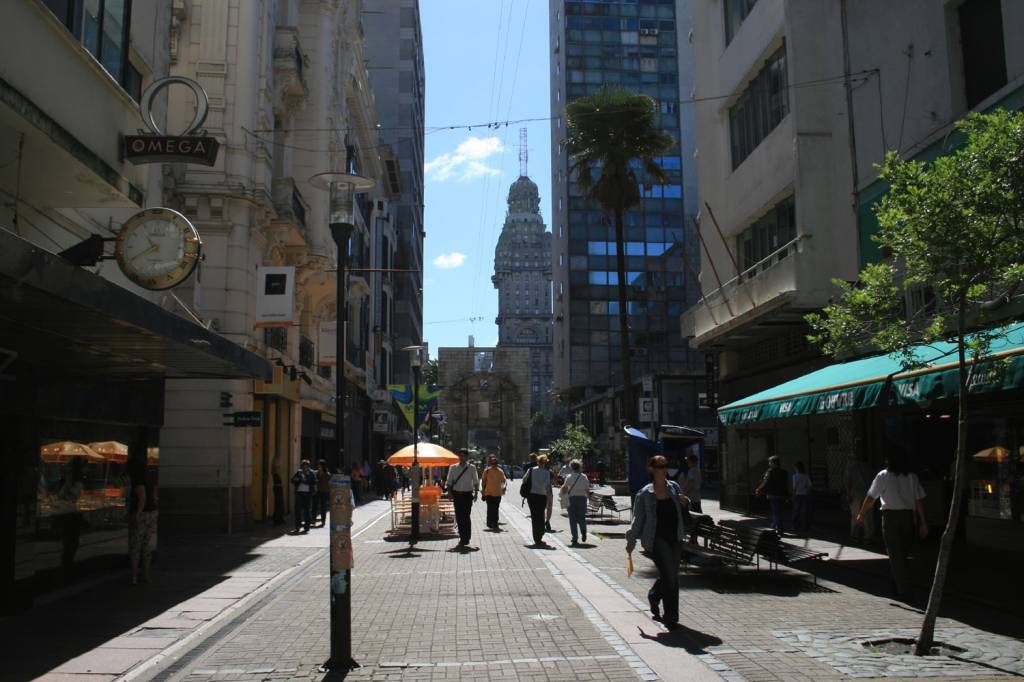 Peatonal Sarandí, em Montevidéu, no Uruguai Peatonal Sarandí, em Montevidéu, no Uruguai