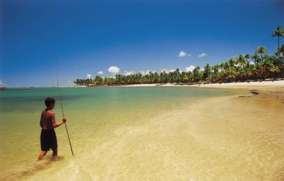 Praia Toquinho. Na maré baixa, a barreira de pedras forma uma boa piscina natural