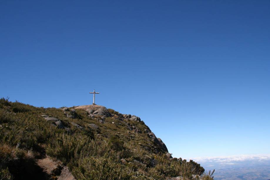 <strong>5. <a href="/cidades/br-mg-alto-caparao" target="_blank">Alto Caparaó</a> (4 dias) </strong>Nos limites de Minas Gerais, a cidade abriga o <a href="https://viajeaqui.abril.com.br/estabelecimentos/br-mg-alto-caparao-atracao-parque-nacional-do-caparao">Parque Nacional do Caparaó</a>, onde fica o Pico da Bandeira, com 2 892 m, o terceiro maior do Brasil. Encha-se de fôlego para escalá-lo.