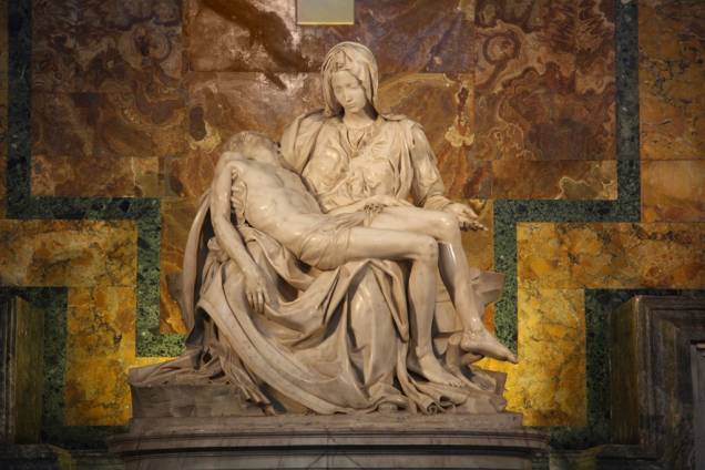 <strong>4. Basílica de São Pedro: </strong>A maior estrela da <a href="https://viajeaqui.abril.com.br/estabelecimentos/italia-roma-atracao-basilica-di-san-pietro-basilica-de-sao-pedro" target="_self"><strong>Basílica de São Pedro </strong></a>é a obra Pietà, esculpida em mármore por Michelangelo <strong>4. Basílica de São Pedro: </strong>A maior estrela da <a href="https://viajeaqui.abril.com.br/estabelecimentos/italia-roma-atracao-basilica-di-san-pietro-basilica-de-sao-pedro" target="_self"><strong>Basílica de São Pedro </strong></a>é a obra Pietà, esculpida em mármore por Michelangelo
