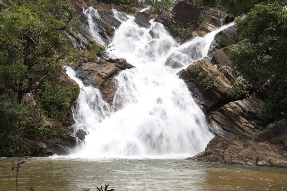A caminho do Parque dos Pireneus, a <a href="https://viajeaqui.abril.com.br/estabelecimentos/br-go-pirenopolis-atracao-cachoeira-de-santa-maria-e-do-lazaro" rel="Cachoeira do Lázaro" target="_blank">Cachoeira do Lázaro</a> é uma das atrações dos arredores de <a href="https://viajeaqui.abril.com.br/cidades/br-go-pirenopolis" rel="Pirenópolis (GO)" target="_blank">Pirenópolis (GO)</a>
