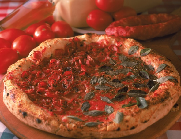 A pizza de mussarela, com linguiça caseira curada e borda tostada que dá nome à casa, a pizzaria <a href="https://www.casteloes.com.br/" rel="Castelões" target="_blank">Castelões</a>, a mais antiga da capital paulista A pizza de mussarela, com linguiça caseira curada e borda tostada que dá nome à casa, a pizzaria <a href="https://www.casteloes.com.br/" rel="Castelões" target="_blank">Castelões</a>, a mais antiga da capital paulista