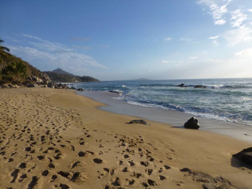 <strong>8. Playa Escondida, Sayulita</strong>“Um tesouro secreto" é a melhor forma de descrever a Playa Escondida. Por ser realmente escondida e se localizar na Riviera Nayarit, tornou-se um ponto superprivilegiado, o que faz os preços aumentarem. Para quem pode, é quase um retiro hippie chic