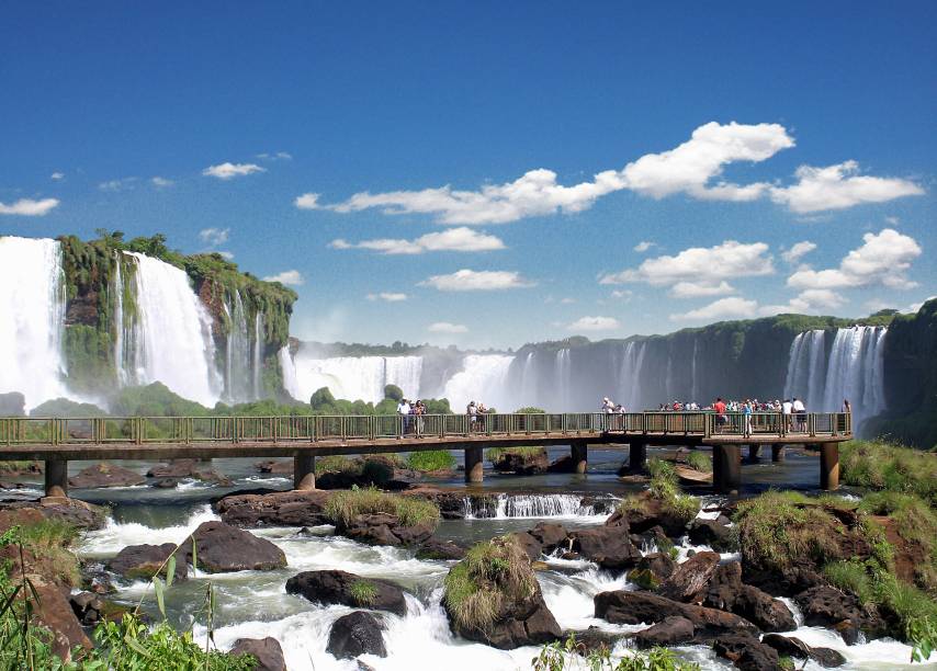 O mirante que se encontra no final da passarela de 1,2 quilômetros oferece uma vista fantástica da Garganta do Diabo 