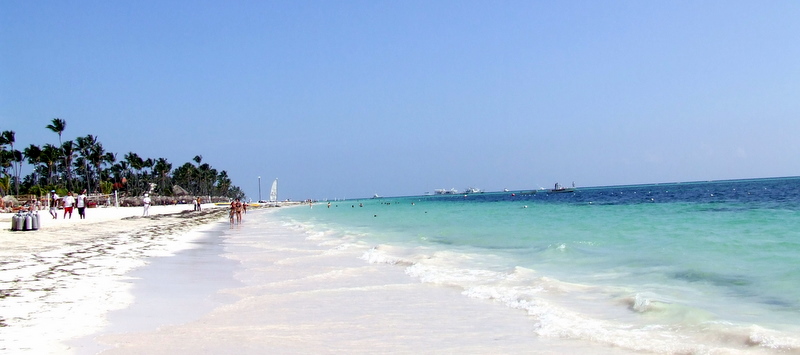 <strong>TRÊS EM UM COM CASSINO</strong> No <a href="https://www.tropicalprincess.com/" target="_blank" rel="noopener">Tropical Princess</a>, na Praia Bávaro, os turistas têm livre acesso ao cassino do Bávaro Princess e à infra toda do Caribe Club Princess, resorts da mesma rede, em Arena Blanca (foto). <strong>TRÊS EM UM COM CASSINO</strong> No <a href="https://www.tropicalprincess.com/" target="_blank" rel="noopener">Tropical Princess</a>, na Praia Bávaro, os turistas têm livre acesso ao cassino do Bávaro Princess e à infra toda do Caribe Club Princess, resorts da mesma rede, em Arena Blanca (foto).