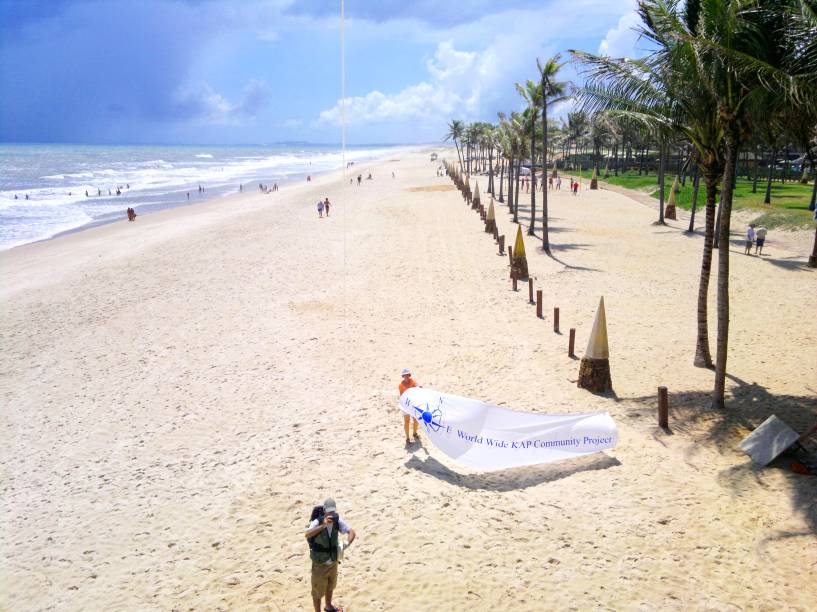 O cenário é composto por dunas, longos trechos desertos e um mar intenso, de ondas fortes. A região, cercada por resorts e condomínios, foi valorizada graças ao movimento complexo do <a href="https://viajeaqui.abril.com.br/estabelecimentos/br-ce-fortaleza-atracao-beach-park" target="_self">Beach Park</a>, uma das grandes atrações do estado