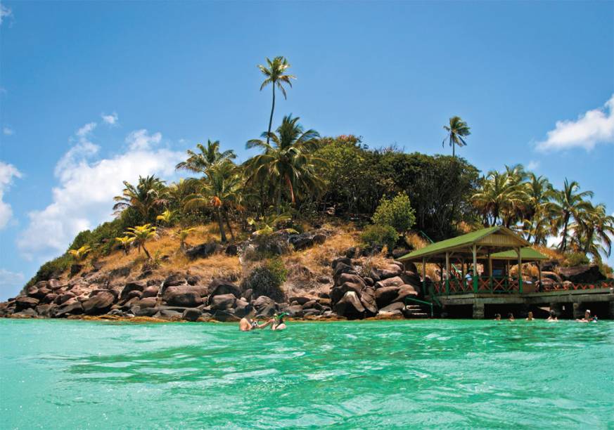 Do topo da ilhota de <strong>Cayo Cangrejo</strong> tem-se a melhor vista da barreira de corais de Providencia e do próprio cayo. No local, é possível alugar snorkel, máscara e pé de pato para apreciar os peixes, solos e plânctons do fundo do mar