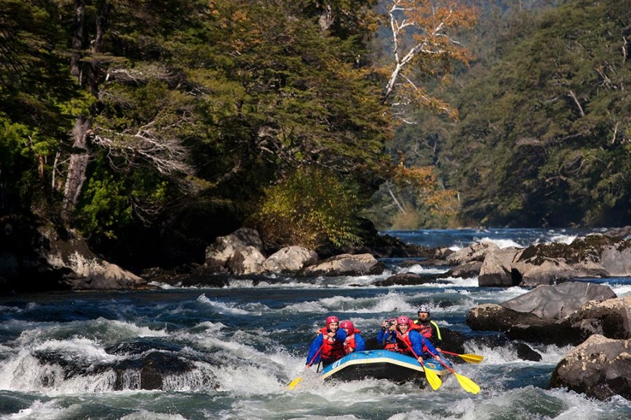 Rafting no rio Trancura, na região de Pucón