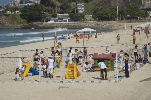 <strong>11. QUIOSQUE BAIXO BEBÊ</strong> (500 metros) No calçadão, próximo ao Posto 12, fica este quiosque, com infraestrutura para receber bebês – daí o nome. <em>Endereço: Avenida Delfim Moreira, 11</em> <strong>11. QUIOSQUE BAIXO BEBÊ</strong> (500 metros) No calçadão, próximo ao Posto 12, fica este quiosque, com infraestrutura para receber bebês – daí o nome. <em>Endereço: Avenida Delfim Moreira, 11</em>
