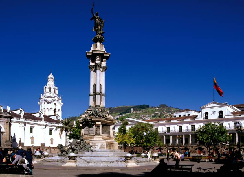 <strong>SETE NOITES EM <a href="http:// https://viajeaqui.abril.com.br/cidades/equador-quito" rel="QUITO" target="_self">QUITO</a> COM RIOBAMBA E <a href="https://viajeaqui.abril.com.br/cidades/espanha-cuenca" rel="CUENCA" target="_self">CUENCA</a> </strong>    <strong>ONDE:</strong> 4 noites em Quito, no <a href="https://mercurequito.com.ec" rel="Mercure Alameda" target="_blank">Mercure Alameda</a>, 1 em Riobamba, na <a href="https://hosteriaandaluza.com" rel="Hostería La Andaluza" target="_blank">Hostería La Andaluza</a>, e 2 em Cuenca, no <a href="https://santaluciahotel.com" rel="Santa Lucia" target="_blank">Santa Lucia</a>.    <strong>QUANDO:</strong> Até dezembro.    <strong>QUEM LEVA:</strong> A <a href="https://stellabarros.com.br" rel="STELLA BARROS" target="_blank">STELLA BARROS</a>     <strong>QUANTO: </strong>US$ 1 743