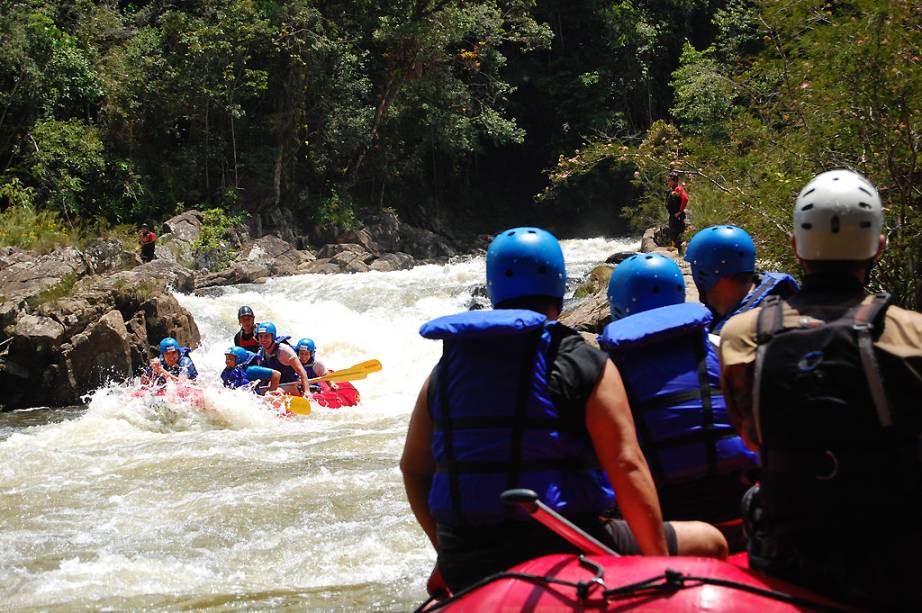 O rafting no Rio Paraibuna, em São Luiz do Paraitinga, está no cardápio de aventura da região