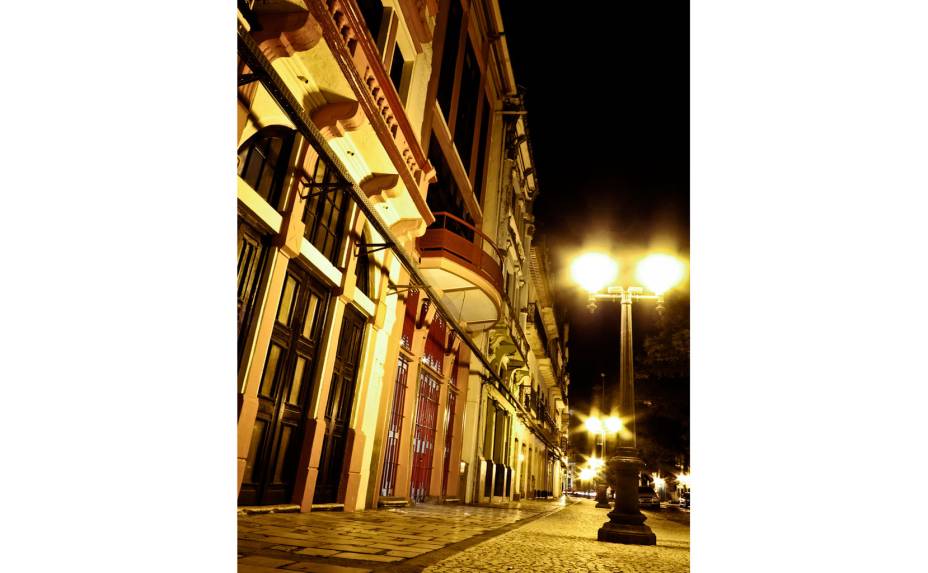 <a href="https://viajeaqui.abril.com.br/estabelecimentos/br-pe-recife-atracao-feira-do-recife-antigo" rel="Recife Antigo:"><strong>Recife Antigo: </strong></a>mesmo com a diminuição das ações de revitalização, lentamente, o lugar ganhou novos espaços, como o Centro Cultural dos Correios e o Santander Cultural e continua a se valorizar, com as suas fachadas coloridas e a animada feira de artesanatos no Bairro do Recife, que atrai muita gente aos domingos <a href="https://viajeaqui.abril.com.br/estabelecimentos/br-pe-recife-atracao-feira-do-recife-antigo" rel="Recife Antigo:"><strong>Recife Antigo: </strong></a>mesmo com a diminuição das ações de revitalização, lentamente, o lugar ganhou novos espaços, como o Centro Cultural dos Correios e o Santander Cultural e continua a se valorizar, com as suas fachadas coloridas e a animada feira de artesanatos no Bairro do Recife, que atrai muita gente aos domingos