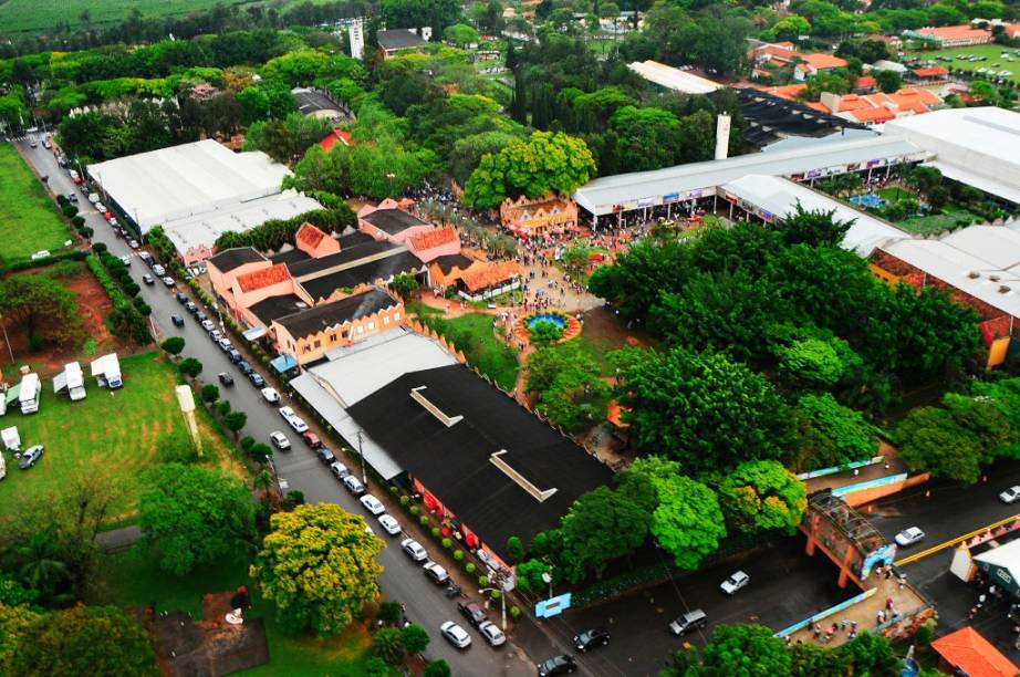 Recinto de exposições da Expoflora