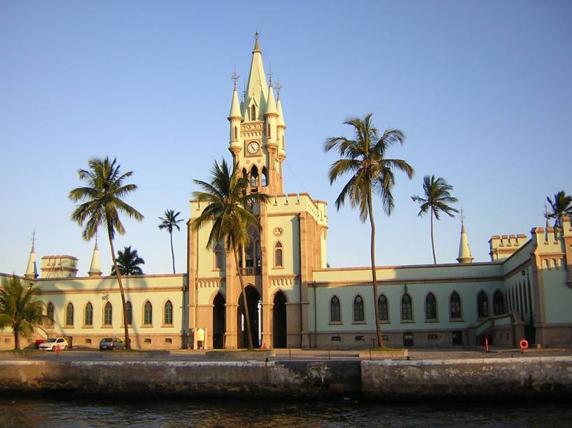 Fachada do edifício da Ilha Fiscal, no Rio de Janeiro (RJ). Castelinho de estilo gótico guarda uma exposição que retrata o último baile do império, realizado ali dias antes da Proclamação da República em 1889 Fachada do edifício da Ilha Fiscal, no Rio de Janeiro (RJ). Castelinho de estilo gótico guarda uma exposição que retrata o último baile do império, realizado ali dias antes da Proclamação da República em 1889