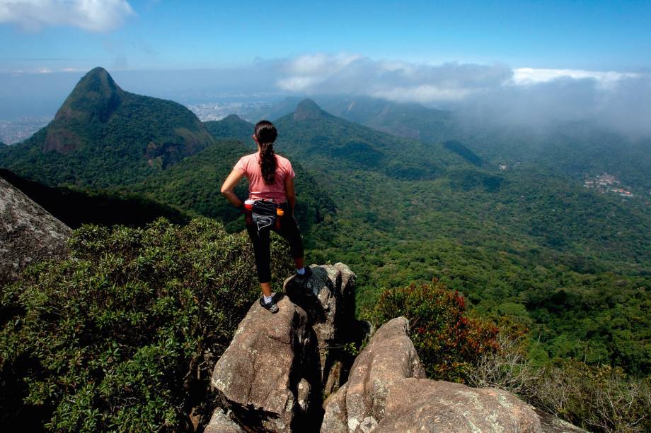 Com várias trilhas para pedalar e correr, o Parque Nacional da Tijuca preserva os mananciais que abastecem o Rio e ajuda a amenizar o clima local. Com várias trilhas para pedalar e correr, o Parque Nacional da Tijuca preserva os mananciais que abastecem o Rio e ajuda a amenizar o clima local.