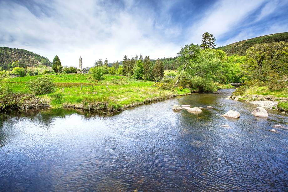 O Vale de Glendalough, em County Wicklow, abriga um mosteiro do século 6. Hoje, ele oferece diversos workshops e serve de hospedagem para os visitantes da região