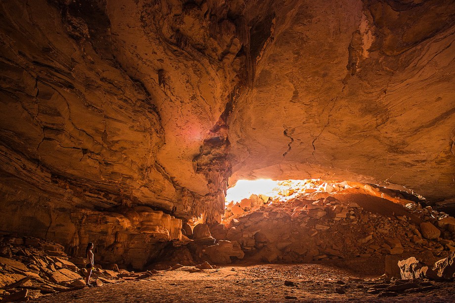 <a href="http:// viajeaqui.abril.com.br/cidades/br-ba-chapada-diamantina" rel="Chapada Diamantina" target="_blank"><strong>Chapada Diamantina</strong></a>    Para entrar na Gruta Lapa Doce, na Chapada Diamantina, é preciso fazer uma escalada íngreme, mas os espeleotemas que sugerem formações curiosas valem a pena. A visita só pode ser feita com guia contratado na entrada e dura 1h30