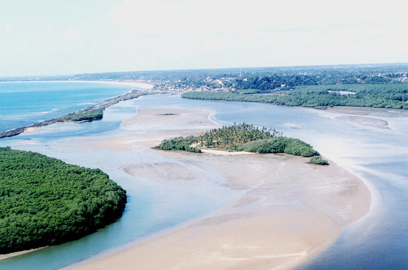 <strong>3. <a href="/cidades/br-ba-santo-andre" target="_blank">Santo André</a> (2 dias)</strong> Não espalhe na vizinhança, mas a outra margem do rio João de Tiba preserva a beleza e a tranquilidade que um dia Pedro Álvares Cabral avistou