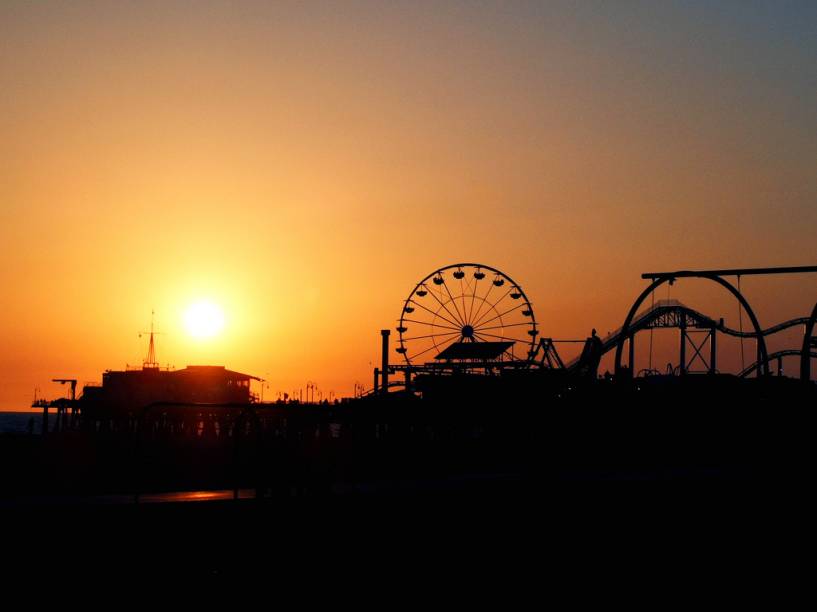 Santa Monica Pier ao pôr do sol Santa Monica Pier ao pôr do sol