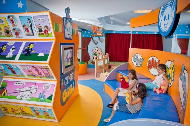 <strong>Bourbon Atibaia Spa Resort, em Atibaia (SP)</strong> O complexo engloba teatro, quadras esportivas, piscinas, kids club com personagens da Turma da Mônica e campos oficiais de futebol. <a href="https://www.booking.com/hotel/br/bourbon-atibaia-spa-resort.pt-br.html?aid=332455&label=viagemabril-hoteisfamilia" target="_blank" rel="noopener">Reserve sua estadia no Bourbon Atibaia Spa Resort </a> <strong>Bourbon Atibaia Spa Resort, em Atibaia (SP)</strong> O complexo engloba teatro, quadras esportivas, piscinas, kids club com personagens da Turma da Mônica e campos oficiais de futebol. <a href="https://www.booking.com/hotel/br/bourbon-atibaia-spa-resort.pt-br.html?aid=332455&label=viagemabril-hoteisfamilia" target="_blank" rel="noopener">Reserve sua estadia no Bourbon Atibaia Spa Resort </a>