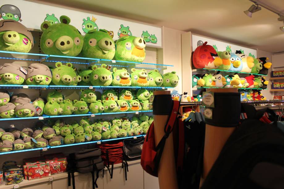 A fria fachada dos nórdicos derrete-se ao lembrarmos que de suas mentes saíram games sarcásticos como Angry Birds. Em Tampere, na Finlândia, encontra-se o Angry Birds Land, um lugar cheio de porquinhos verdes e pássaros de cenho cerrado A fria fachada dos nórdicos derrete-se ao lembrarmos que de suas mentes saíram games sarcásticos como Angry Birds. Em Tampere, na Finlândia, encontra-se o Angry Birds Land, um lugar cheio de porquinhos verdes e pássaros de cenho cerrado