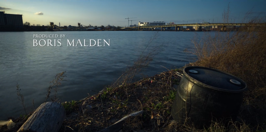 Margem leste do <strong>Rio Anacostia</strong> com a ponte da <strong>S Capitol St SW</strong> e o <strong>Nationals Park Stadium</strong> ao fundo