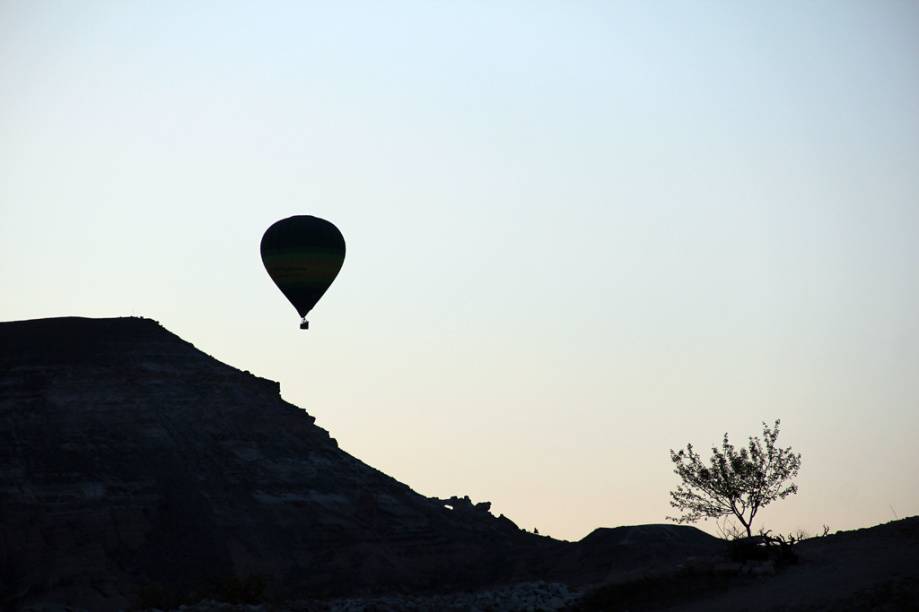 <a href="https://viajeaqui.abril.com.br/blog/achados/voo-de-balao-na-capadocia-turquia-passo-a-passo/" rel="Voo de balão na Capadócia" target="_blank">Voo de balão na Capadócia</a>, <a href="https://viajeaqui.abril.com.br/paises/turquia" rel="Turquia" target="_blank">Turquia</a>