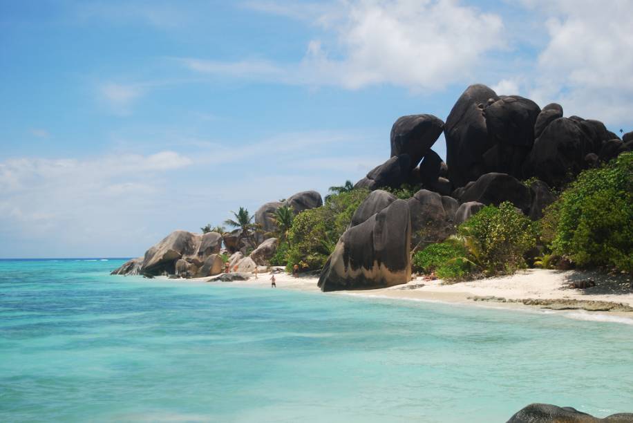 O arquipélago de Seychelles, ao largo da costa africana, é formado por 115 ilhas e ilhotas, quase todas com praias de areia branca e cercadas por um lindo mar azul O arquipélago de Seychelles, ao largo da costa africana, é formado por 115 ilhas e ilhotas, quase todas com praias de areia branca e cercadas por um lindo mar azul