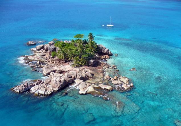 Ilhota em Seychelles, no Oceano Índico Ilhota em Seychelles, no Oceano Índico