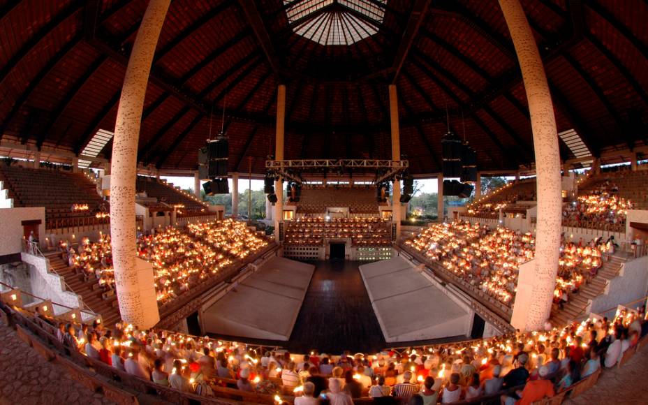 Arena de shows em Xcaret, com encenações sobre o passado maia e a colonização espanhola Arena de shows em Xcaret, com encenações sobre o passado maia e a colonização espanhola