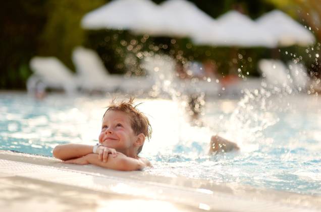 <strong>Recanto das Cataratas Thermas Resort & Convention, em Foz do Iguaçu (PR)</strong>A grande piscina é um dos destaques da hospedagem. O resort passou por uma ampla reforma, principalmente na área de lazer. Recentemente também inaugurou novos quartos. <a href="https://www.booking.com/hotel/br/recanto-park.pt-br.html?aid=332455&label=viagemabril-hoteisfamilia" target="_blank" rel="noopener">Reserve sua estadia no Recanto das Cataratas Thermas Resort & Convention </a> <strong>Recanto das Cataratas Thermas Resort & Convention, em Foz do Iguaçu (PR)</strong>A grande piscina é um dos destaques da hospedagem. O resort passou por uma ampla reforma, principalmente na área de lazer. Recentemente também inaugurou novos quartos. <a href="https://www.booking.com/hotel/br/recanto-park.pt-br.html?aid=332455&label=viagemabril-hoteisfamilia" target="_blank" rel="noopener">Reserve sua estadia no Recanto das Cataratas Thermas Resort & Convention </a>