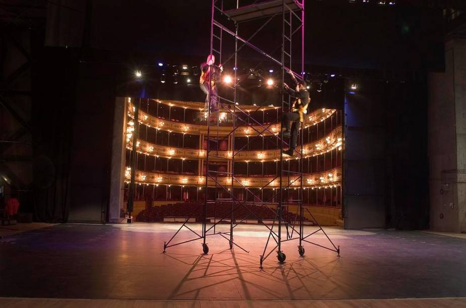 Vista da plateia a partir do palco do Teatro